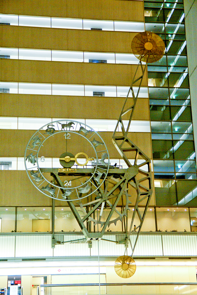 Atrium du NS Building, la grande horloge Seiko