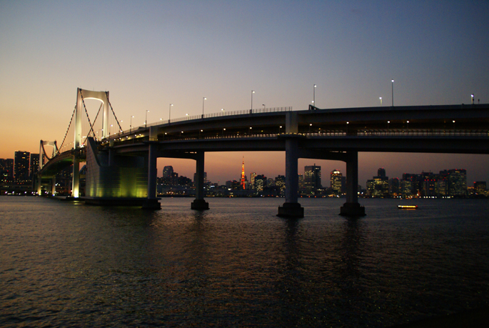 La vue sur la baie de Tokyo depuis le parc métropolitain d’Odaiba