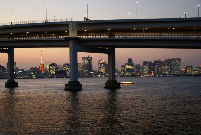 La vue sur la baie de Tokyo depuis le parc métropolitain d’Odaiba