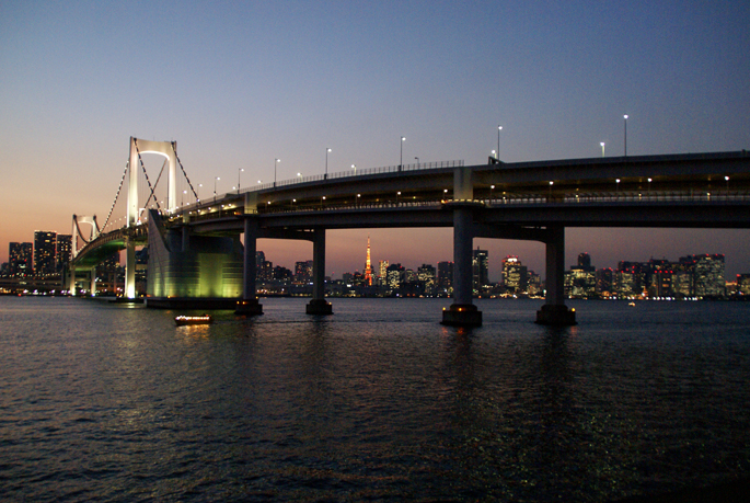 La vue sur la baie de Tokyo depuis le parc métropolitain d’Odaiba