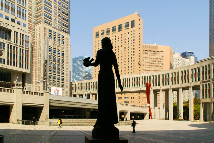 Statues de la mairie de Tokyo, Nishi-Shinjuku