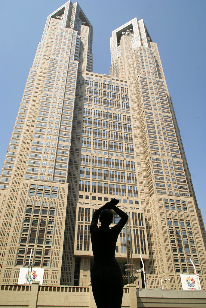 Statues de la mairie de Tokyo, Nishi-Shinjuku